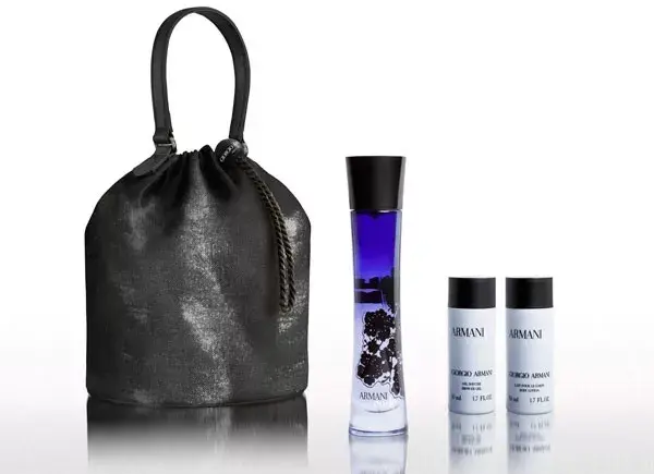 Emporio Armani armó paquetes para mamás glamorosas: el perfume Code Femme, el shower gel, la loción para el cuerpo (todo de 50 ml.) y el trousse, a $360