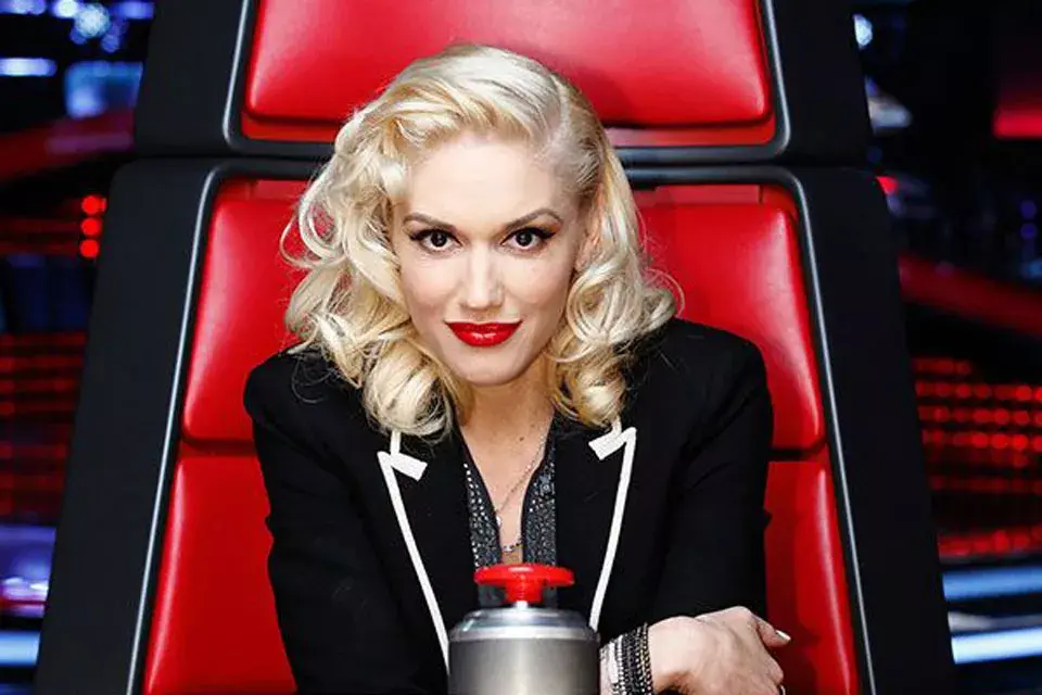 Con rulos y jopo, un estilo muy Gwen