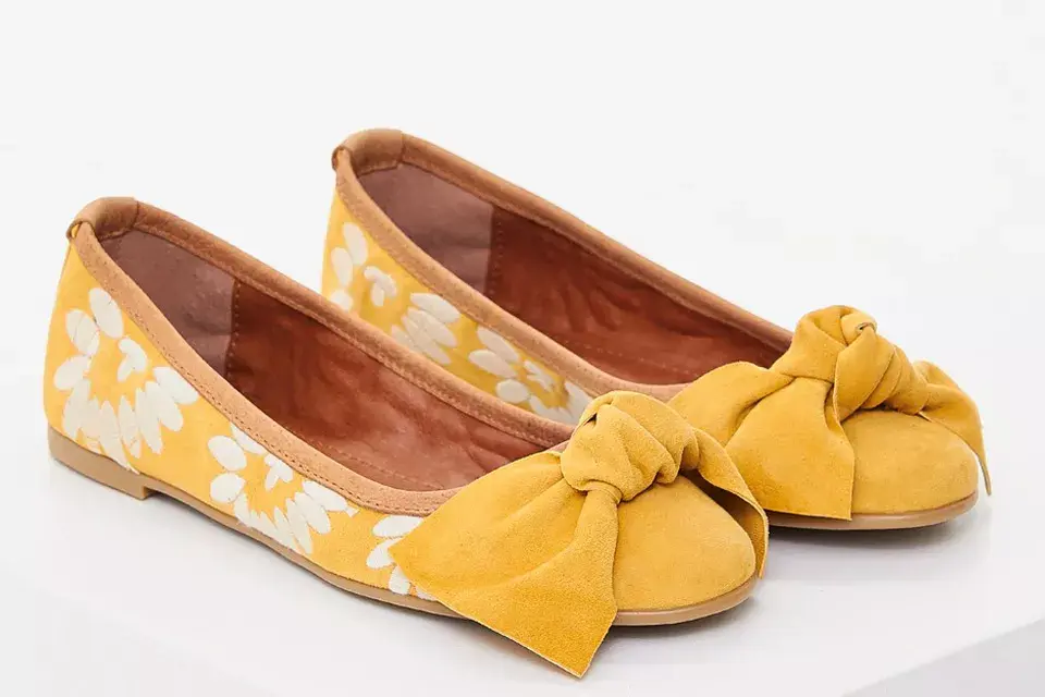 Chatitas estampadas y con moño (Clara Barceló, $2300)