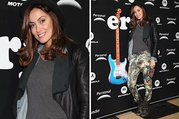 Débora Bello disfrutó del recital de Eric Clapton. ¿Te animás a ponerte esas babuchas estampadas?