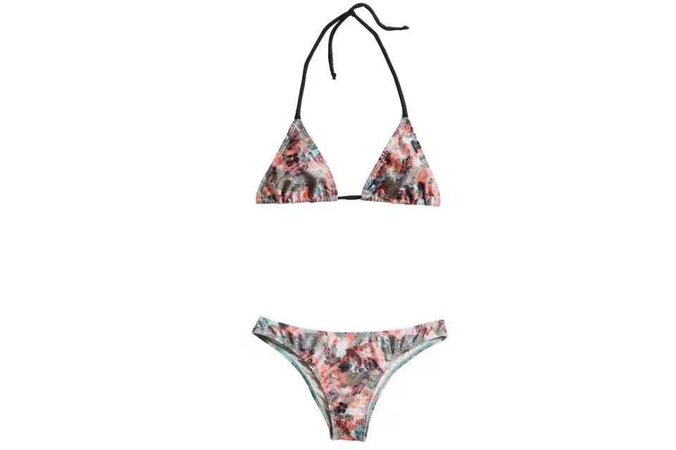 Bikini con flores y tiras finitas (Ver, $296)