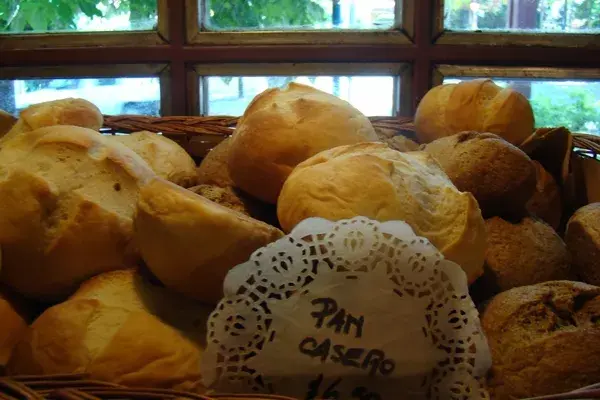 Pastelería casera en un rincón arbolado de Punta Chica