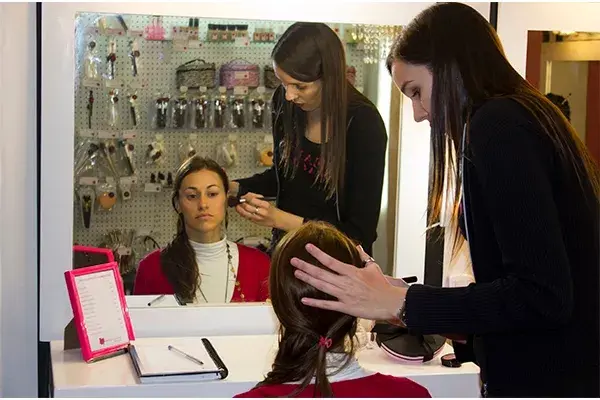 Make up, manicuría y clases de maquillaje