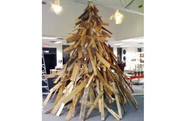 ¿Qué tal este divertido arbolito de Navidad? Y si no te gusta, siempre sirve para hacer un asado...