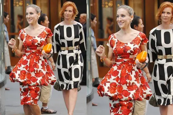 Sarah Jessica Parker con un vestido de flores y corte peplum