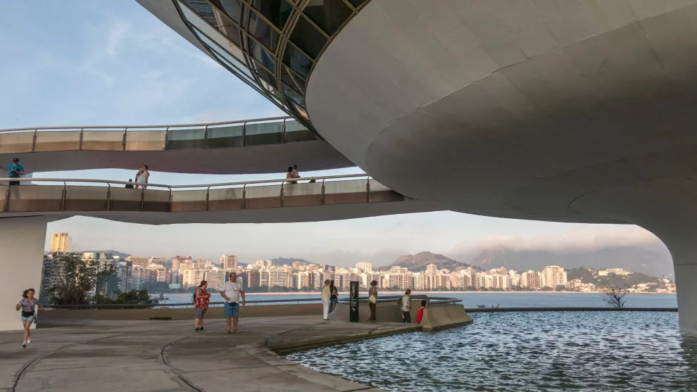 El Museo de Arte Contemporáneo, diseñado por Niemeyer, casi de otro planeta