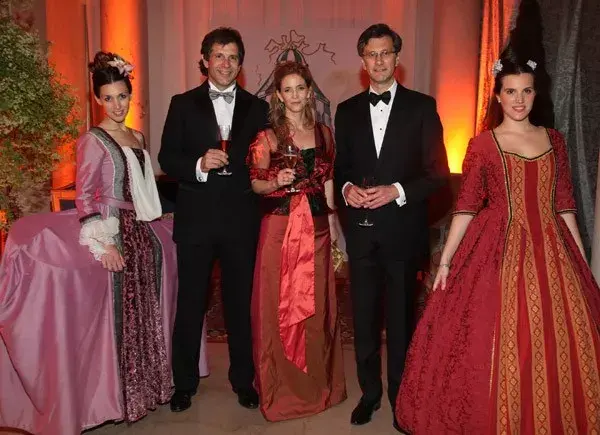 Ramiro Otaño, director genertal de Chandon, Sol Beckerman Arana de Otaño y Jean Pierre Asvazadaourian, embajador francés en la Argentina