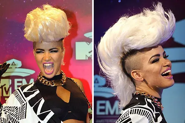 La cantante Eva Simons se llevó todas las miradas: eligió un look punk con una cresta blanca. ¿Qué tal?