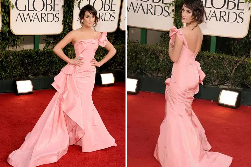 Lea Michele de rosa y gran volado en uno de los costados del vestido. Sus diseños eran ideales para cualquier tipo de figura