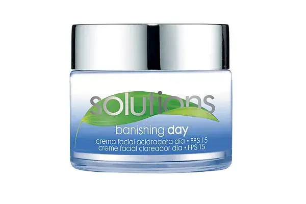 Solutions Banishing, de Avon, para el día tiene protección solar 15 y también ayuda a dejar la piel más clara, dejando tono más uniforme con menos decoloraciones ($89,99)