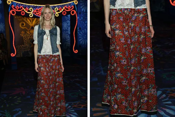 De este outfit de Carola Del Bianco es importante destacar la combinación de texturas: la falda hippie chic, la remera de algodón en color neutro y el jean (puede ser en camisa o en chaleco)