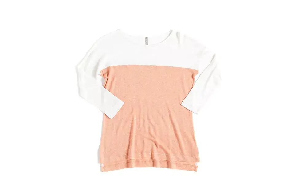 Remera bicolor en tono pastel (Clara, $210)