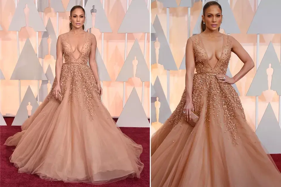 Jennifer López optó por un Elie Saab bordado con pedrería y de escote profundo. ¡Impecable y sexy como siempre!