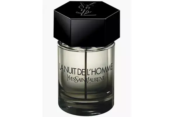 La nuit de l homme, la última fragancia de Yves Saint Laurent, con notas de cardamomo, bergamota, lavanda, cedro y vetiver (60 ml. $295)