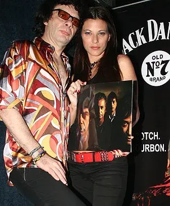 Juanse y su mujer Julieta estuvieron en la fiesta pre lanzamiento de The Jack Daniel´s Bar.