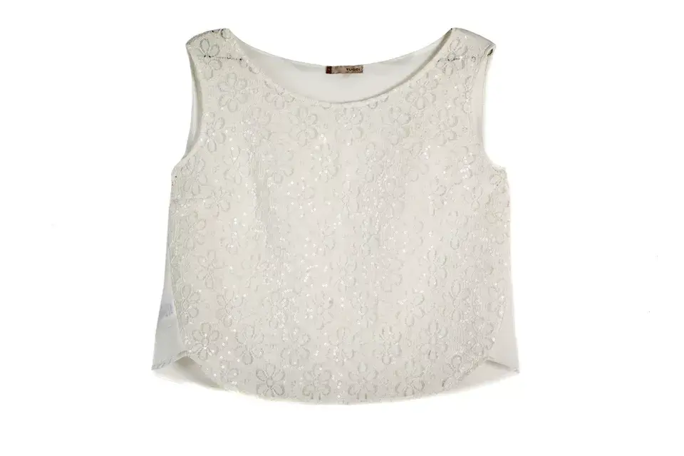 Top de encaje con brillos (Tucci, $660)