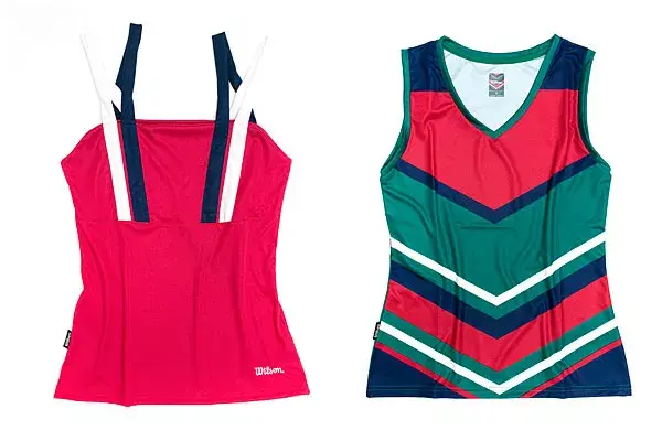 Las más deportistas también tienen su regalo: musculosa roja con tiras combinadas ($160) y remera con estampa geométrica ($186), Wilson