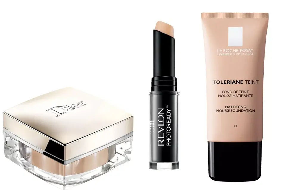 Polvo volátil Rose Powder (Dior, $560), corrector 
Photoready (Revlon, $100), base matificante Toleriane Teint (La Roche-Posay, $340)