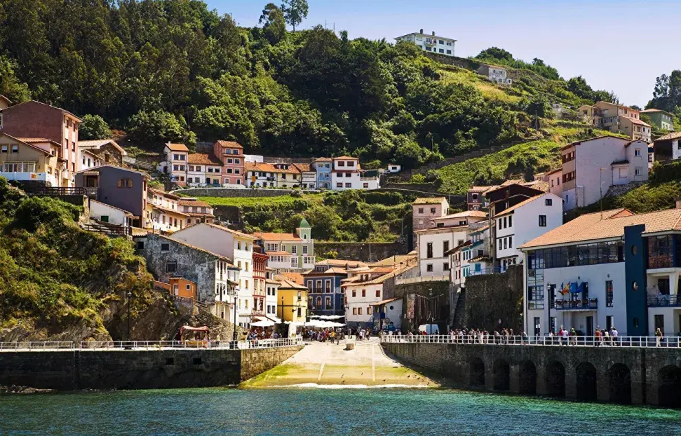 Con la típica comida española pero con mar y casitas sobre una colina, este lugar es uno de los más recomendados.