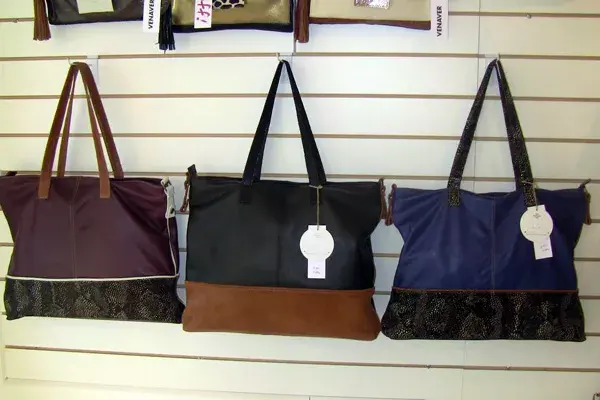 No te podés perder las carteras y los zapatos de esta tienda. ¡Son realmente divinos!