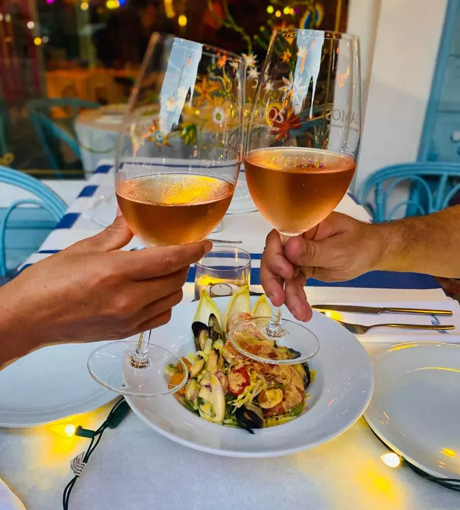 Con ingredientes afrodisíacos, así viene la ensalada de La Pescadorita. 