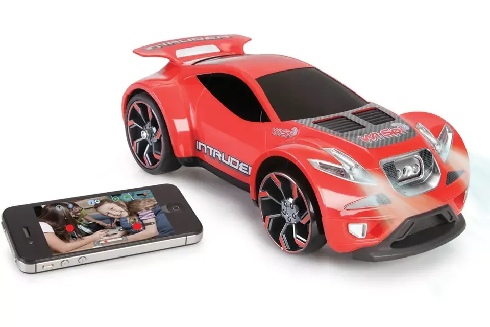 Este autito a control remoto tiene una cámara para espiar a los demás, que transmite la información al celular. ¡Peligroso pero divertido!