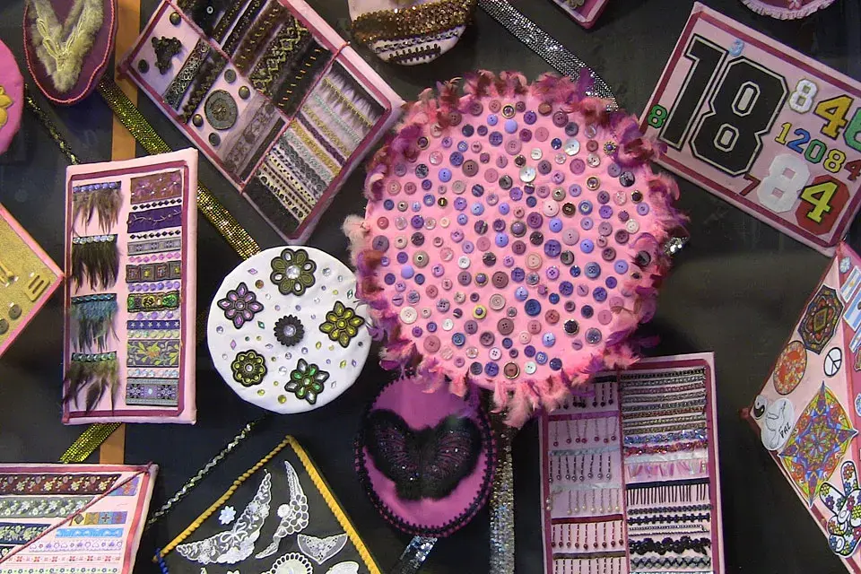 Botones, cintas, apliques son algunos de los productos que podés encontrar para renovar tu guardarropas