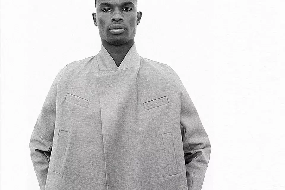 El negro, el blanco y el gris siempre reinan en sus colecciones