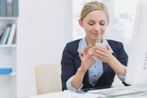 BabyConnect incluye un cronómetro para controlar siestas, actividades y lactancia, y a partir de cada registro podés generar gráficos de actividad, alimentación y sueño del bebé