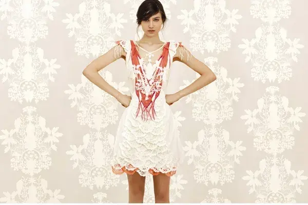 Con Giuliana Caramuto como protagoniza, siete duplas de artistas y diseñadores le dieron forma al concepto de la nueva campaña