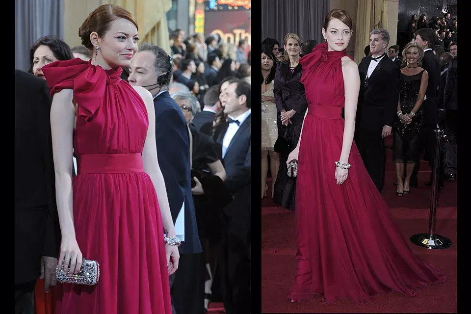 Elegantísima, Emma Stone no pasó desapercibida con su vestido de Giambattista Valli Couture color frambuesa con un enorme lazo en el cuello