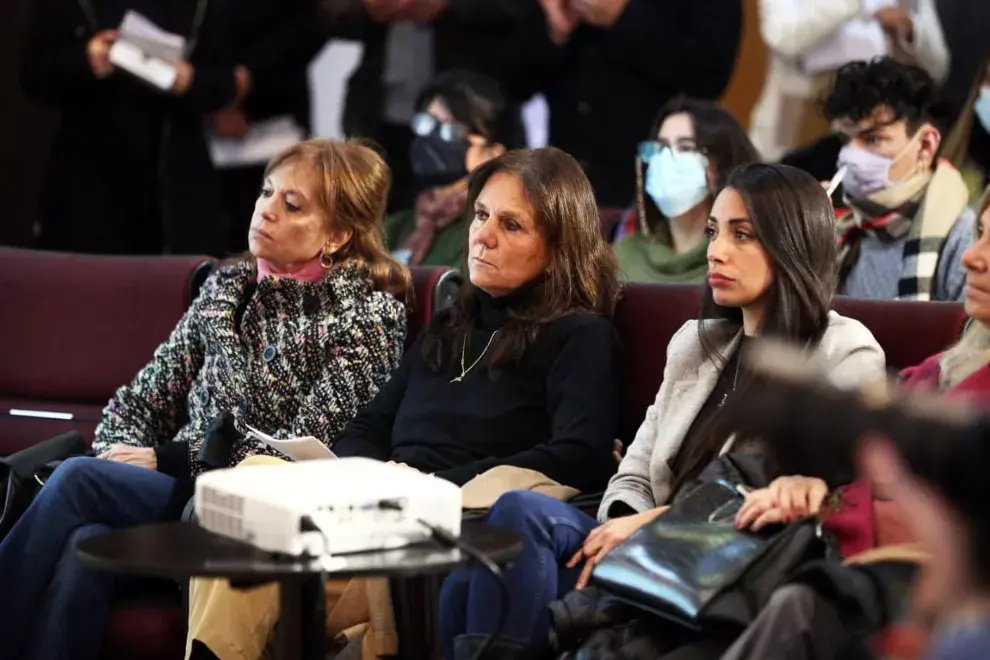 Marina Charpentier, madre del cantante Chano Charpentier en el Senado de La Nación en la segunda Jornada de reflexión y debate a 11 años de la sanción de la Ley de Salud Mental y Adicciones