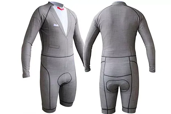 ¿Qué tal llegar a la oficina con este traje?