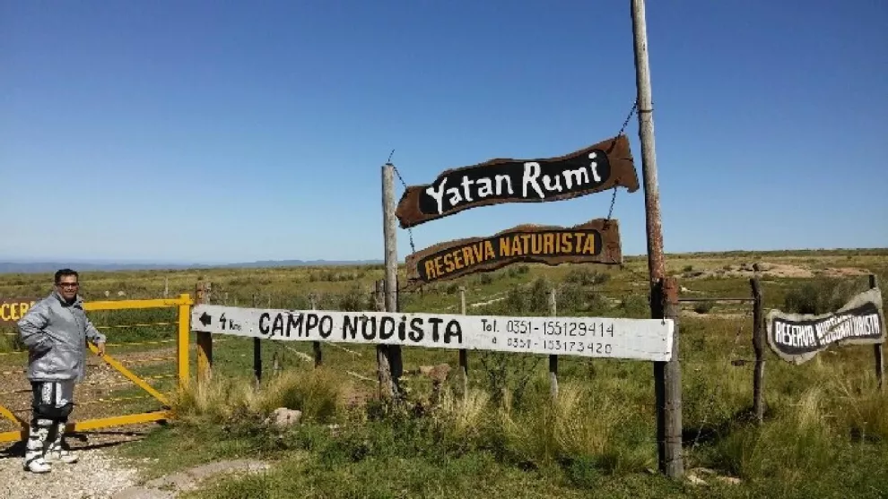 Estuvimos en Yatan Rumi, la reserva nudista más grande de la Argentina