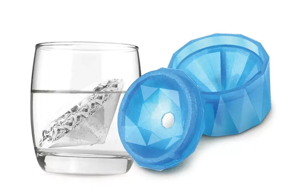 Un molde para hacer un hielo con forma de diamante. ¡Impresionante!