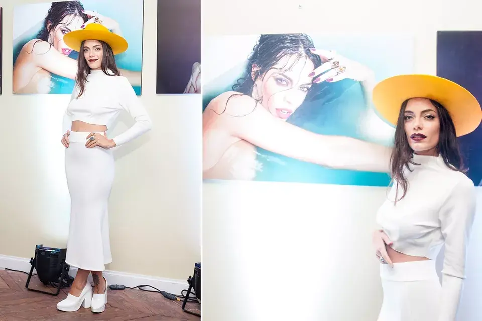 Emilia Attias prefirió el blanco para su atuendo y lo acompañó con un sombrero amarillo shocking. ¿Qué opinás?