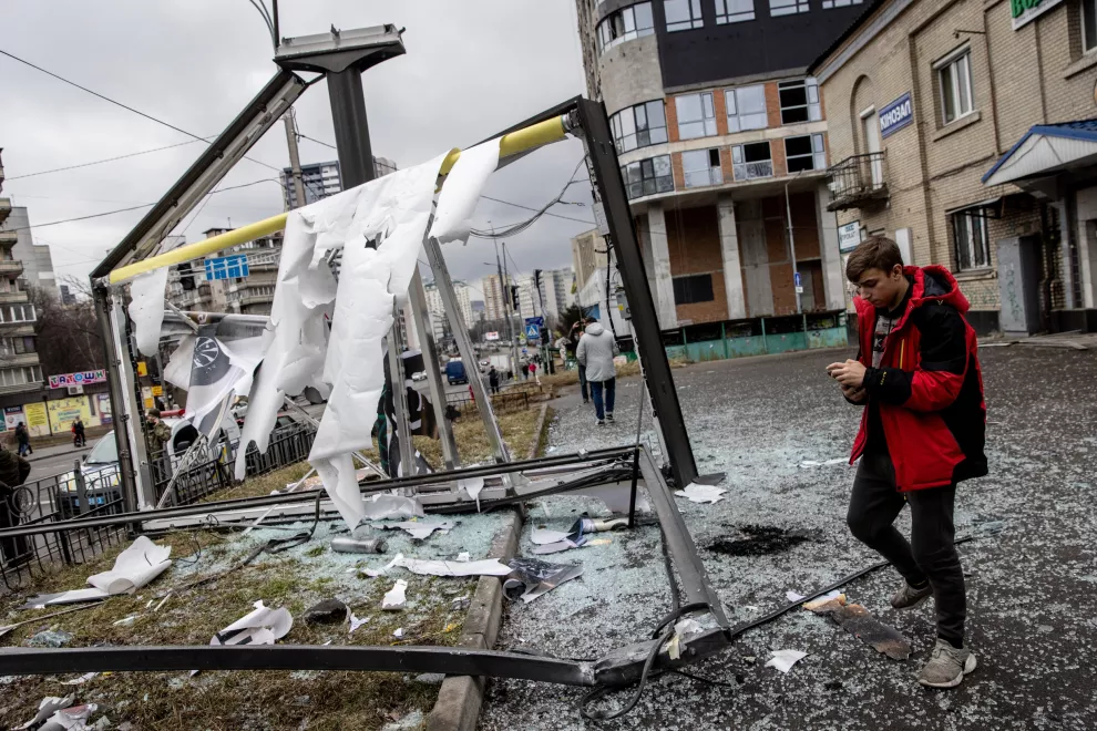 KYIV, UKRAINE - Daños por los bombardeos rusos en Kiev. (Photo by Chris McGrath/Getty Images)