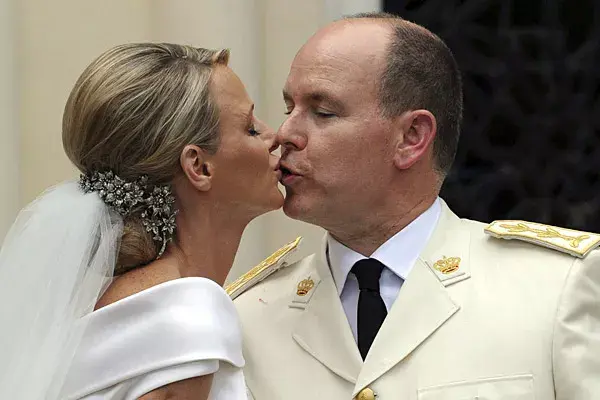 Charlene Wittstock lució impecable con su vestido de novia diseñado por Giorgio Armani