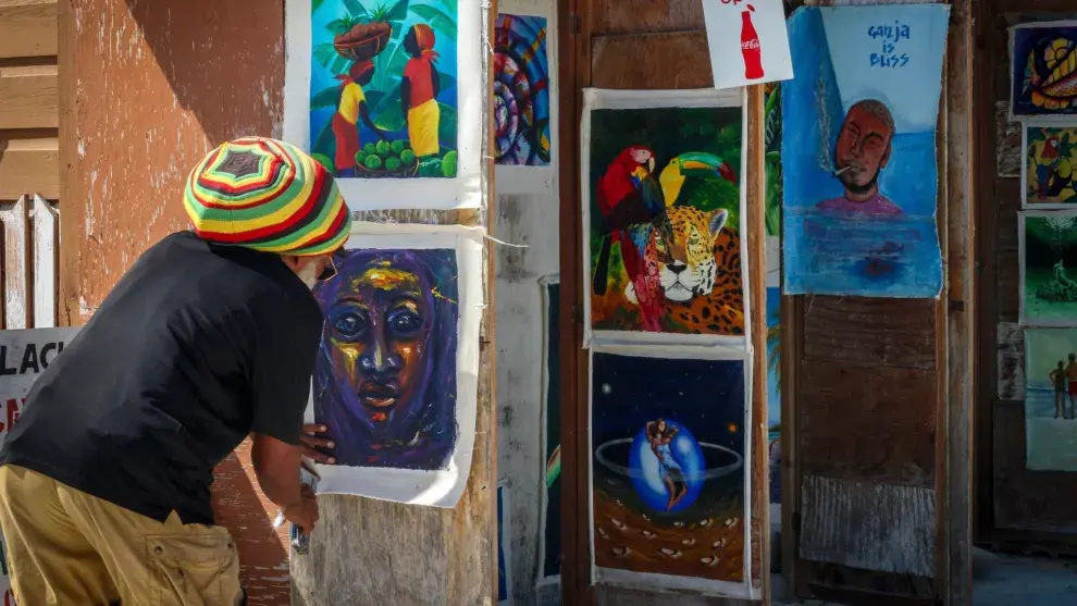 Una pareja de argentinos junto con su bebe de 7 meses navegaron siete días por Belice en velero