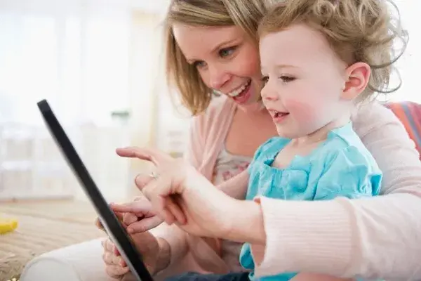 Hero Baby te permite tener un registro de las visitas al pediatra, e incluso anotar sus indicaciones y hasta grabar la consulta completa