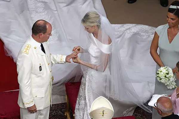 Charlene Wittstock lució impecable con su vestido de novia diseñado por Giorgio Armani