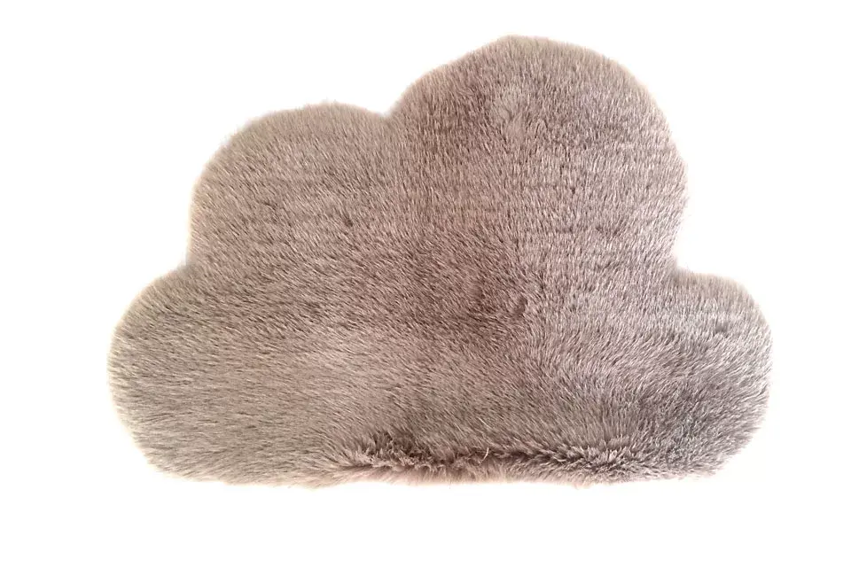 Alfombra de piel sintética (Everything but the Cat, $250)