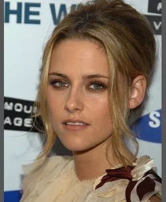 Rubia. Después de participar en la película de Sean Penn, Into the Wild.