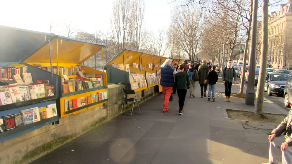 A orillas del Sena esta repleto de puestos que venden libros