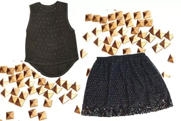 Musculosa negra con tachas, Levi''s. Pollera con apliques y lentejuelas, Paula Cahen D''Anvers.