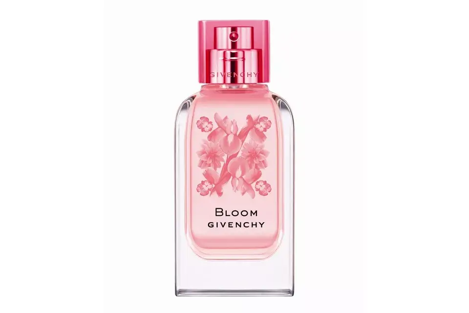 Impregnada de romanticismo, frescura y delicadeza. Bloom refleja la imagen de una feminidad magnética y apasionada. (Bloom, by Givenchy, $650 x 50 ml)