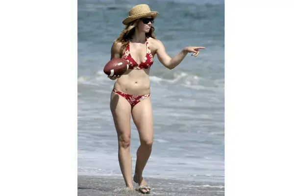 Jessica Biel, deportista con sombrero