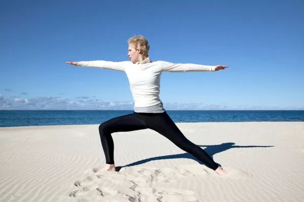 Hay algunos tipos de yoga que requieren mucho movimiento y fuerza