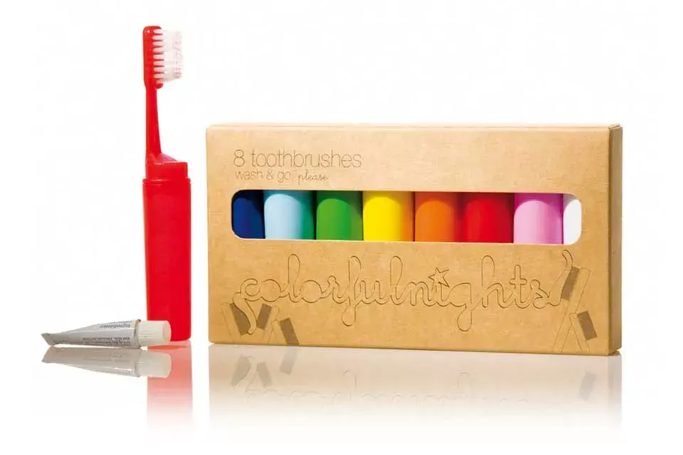 Otra opción, cepillos de dientes portátiles y de varios colores. ¡No son muy locos, pero sí útiles!