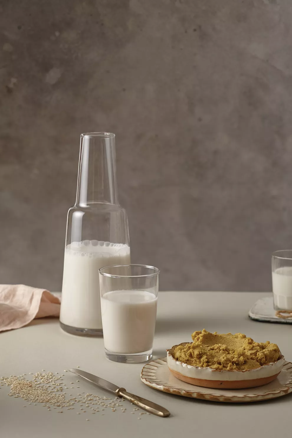 La leche de sésamo tiene grasas y propiedades que ayudan a regular los niveles de colesterol sanguíneo. 